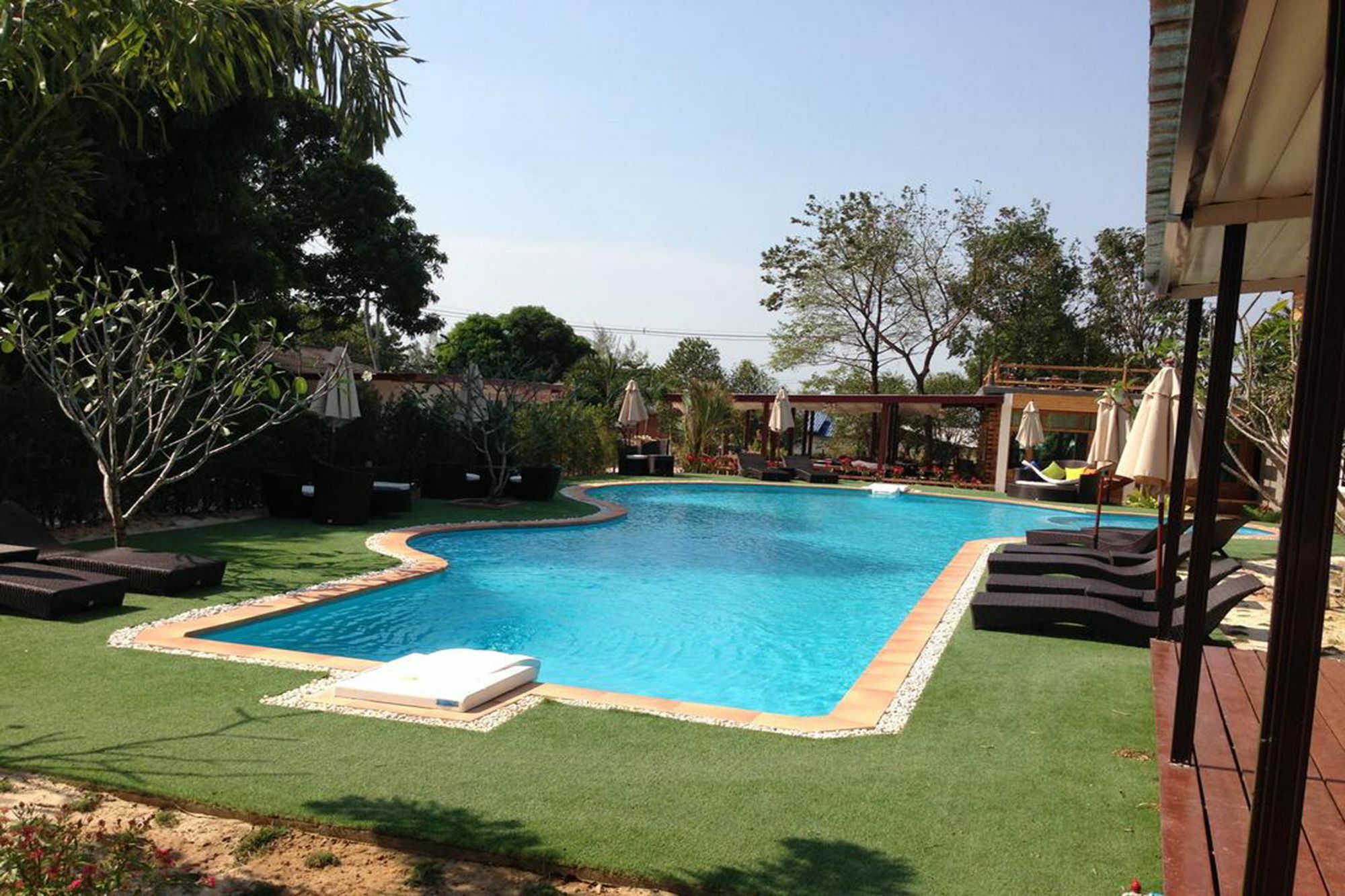 Hotel Check In And Chill Out à Ban Laem Sok Extérieur photo